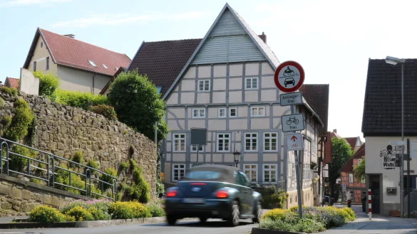 In dieser Einm&uuml;ndung stand bis zum Verkehrsversuch 2019 ein Poller, den sich die Anlieger der Wenkenstra&szlig;e zur&uuml;ckw&uuml;nschen. - &copy; Alexandra Schaller