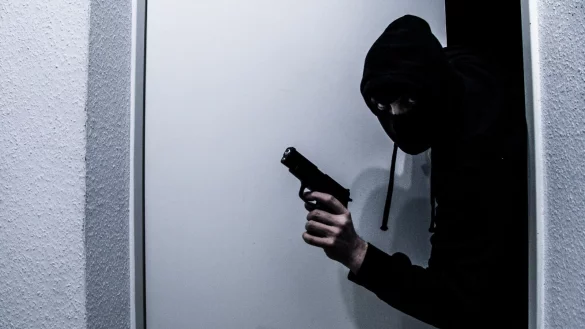 Ein bewaffneter und maskierter R&auml;uber hat am Mittwoch die S&uuml;dholz-Apotheke &uuml;berfallen. - &copy; Symbolbild Pixabay