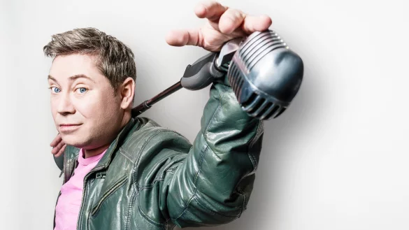 Sascha Korf besticht mit Charme, Improvisation und Wortwitz. - &copy; Robert Maschke