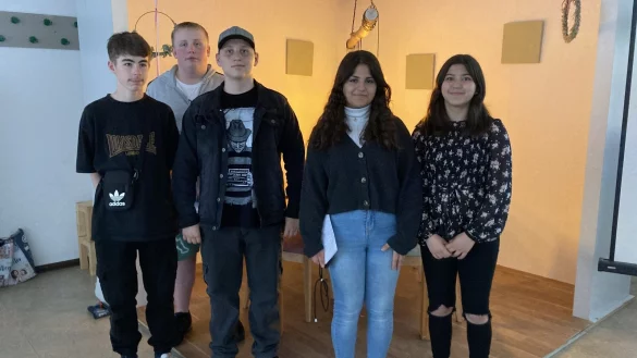 Calem Lee Holtz, Kevin Hofmann, Kilian Franke, Halbast Ahmo und Ceylin Y&uuml;cel (von links) haben an dem Camp teilgenommen. - &copy; Sekundarschule