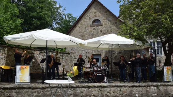 "Lippe Music gastiert an der Burg Sternberg zum "Swing kulinarisch". - © Familie Kortemeier