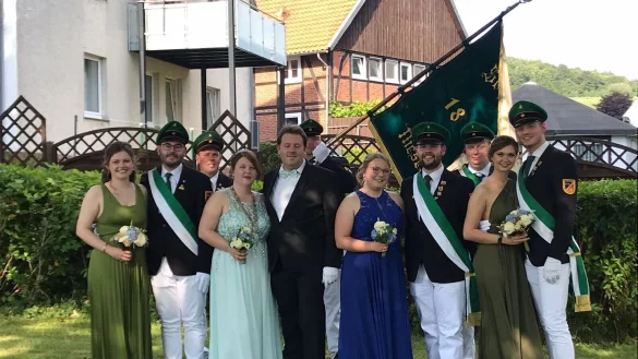 Beim Fest des Sch&uuml;tzenvereins Niese-K&ouml;terberg strahlt alles - nicht nur die Sonne. - &copy; Nora M&ouml;hring