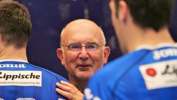 TBV-Beiratsvorsitzender Herbert Vogel ist nah an der Mannschaft. Foto: J&ouml;rg Hagemann - &copy; J&ouml;rg Hagemann