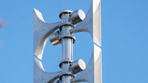 Funkgesteuerte Hochleistungssirene auf dem Dach der Theodorschule in Paderborn. - &copy; Ralph Meyer