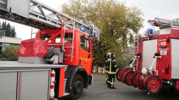 Die Feuerwehr Extertal bei einem Einsatz. Sie soll ein neues Domizil erhalten. - © Sylvia Frevert