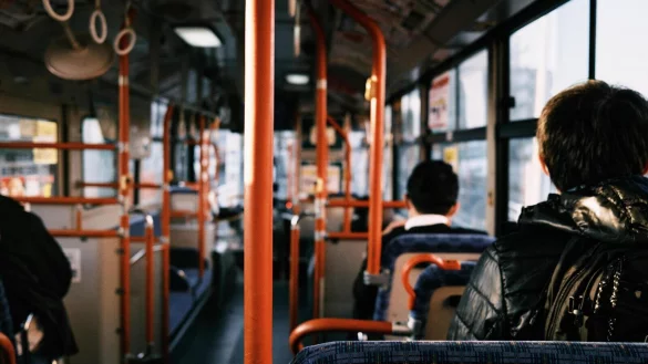 Kostenlos mit Bus und Bahn unterwegs sein und das auch am Wochenende und in den Ferien. Das erm&ouml;glicht das Westf&auml;lische Sch&uuml;lerticket in 16 Kreisen und drei kreisfreien St&auml;dten. - &copy; Symbolbild: Pixabay