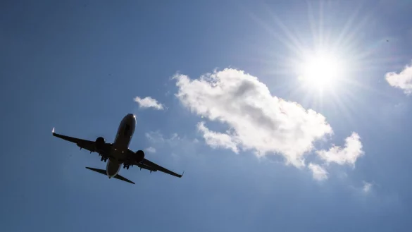 Flugreisende m&uuml;ssen ab Mai mehr Geld f&uuml;r ihre Tickets zahlen. - &copy; picture alliance/dpa