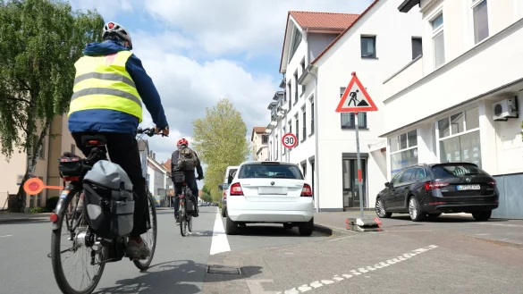 Die Elisabethstra&szlig;e soll f&uuml;r Radfahrer sicherer werden. Daf&uuml;r plant die Stadt einen Verkehrsversuch nach internationalem Vorbild. - &copy; Archivfoto: Sven Koch