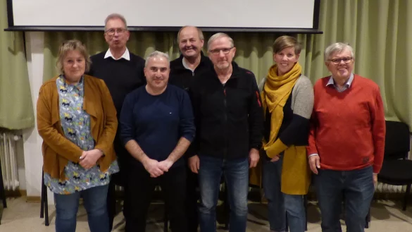 Der Vorstand mit Astrid B&uuml;ngener (Fachwartin Reiten), Andree Dietrich (Vorsitzender), Ender &Uuml;nal (Fachwart Fu&szlig;ball), Ernst August Nolte (Fachwart Automobilsport), J&uuml;rgen Beutel (zweiter Vorsitzender), Ann-Kathrin Schikora (Kassenpr&uuml;ferin) und Peter Radszuweit (Fachwart Schwimmen; von links). - &copy; Peter Radszuweit