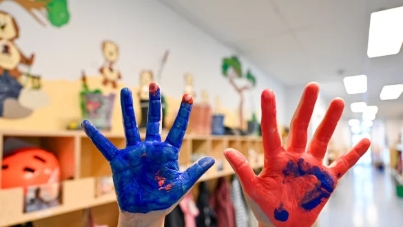 Die Lage in Kitas spitzt sich zu. Das schadet auch der Wirtschaft. - &copy; epd-bild / Heike Lyding