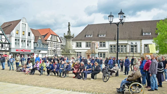 Am Sonntag hat es auf dem Marktplatz in Horn eine Kundgebung gegen Rechts gegeben. - © Nicole Ellerbrake