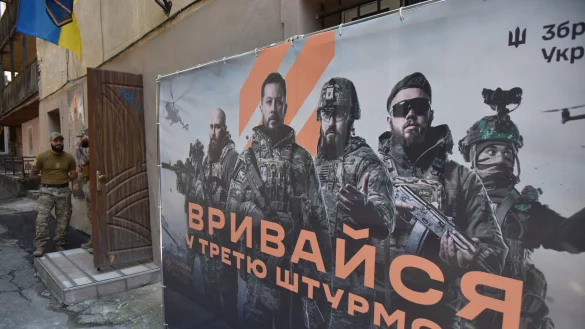 M&auml;nner im wehrf&auml;higen Alter m&uuml;ssen in der Ukraine stets mit Kontrollen dieser mobilen Trupps rechnen. - &copy; picture alliance / AA