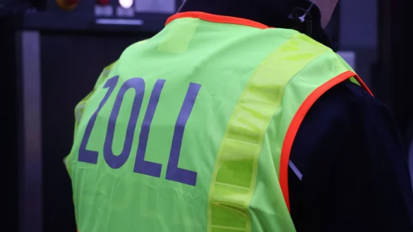 Die Gütersloher Polizei und das Bielefelder Hauptzollamt waren bei den Kontrollen in den Betrieben gemeinsam im Einsatz. - © Zollverwaltung