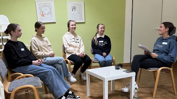 In Arbeitsgruppen lernen die Sch&uuml;ler ihre eigenen Kompetenzen besser kennen. - &copy; Bildrechte: Christlicher Schulverein Lippe