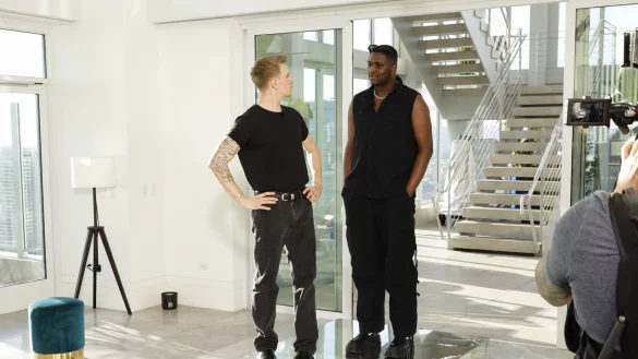 Auch in LA zeigt Marvin die klassisch ostwestf&auml;lische Catwalk-Pose: H&auml;nde in die Taschen und dem Gras beim Wachsen zuh&ouml;ren. - &copy; ProSieben / Annika Deckert