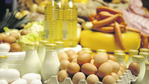 Um Landwirte bei der Einrichtung tierwohlgerechter St&auml;lle zu unterst&uuml;tzen, soll eine h&ouml;here Mehrwertsteuer f&uuml;r Tierprodukte gelten. - &copy; Verwendung weltweit