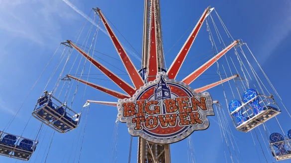 Der "Big Ben Tower", ein Kettenkarussel auf 40 Metern H&ouml;he, ist in Sch&ouml;tmar ebenfalls mit dabei. - &copy; CAROLIN BROKMANN-F&Ouml;RSTER