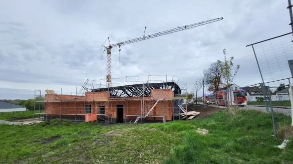 Gro&szlig;e Teile des Obergeschosses sind bei dem Brand zerst&ouml;rt worden. Es war der vierte Anschlag auf das Geb&auml;ude. - &copy; Freya K&ouml;hring