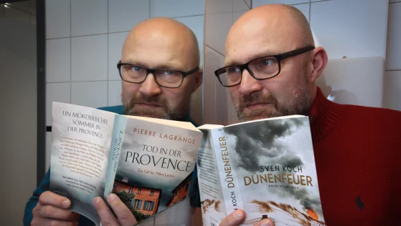 Zwei Autorennamen, zwei Krimireihen, und doch nur ein Gesicht: Sven Koch ist Pierre Lagrange und liest als solcher am 20. April bei den Blomberger Lesetagen. - &copy; Bernhard Preu&szlig;