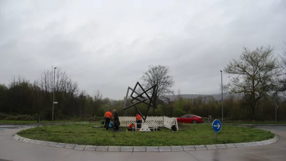 Ansicht von der Bunsenstra&szlig;e auf die Skulptur im Kreisel am Braker Weg. - &copy; Kyrill von Matuschka