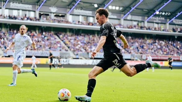 Winterneuzugang Aaron Zehnter, hier im Heimspiel gegen den Karlsruher SC, ist beim SC Paderborn derzeit auf der linken Au&szlig;enbahn gesetzt. - &copy; Besim Mazhiqi
