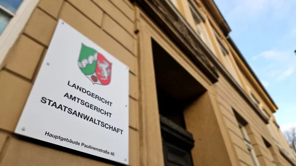 Die Ermittlungen gegen einen mutma&szlig;lichen Bombenbauer aus Lage sind wieder vom Rhein anch Detmold gewandert. Die f&uuml;r Terrordelikte zust&auml;ndige Generalstaatsanwalt D&uuml;sseldorf f&uuml;hlt sich nicht mehr zust&auml;ndig. - &copy; Janet K&ouml;nig