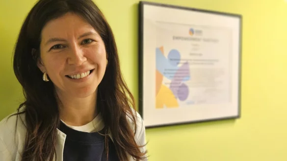 Dr. Nina Pauly, Fachärztin für Gynäkologie und Geburtshilfe, ist seit einem Jahr Oberärztin der gynäkologischen Onkologie am Universitätsklinikum für Frauenheilkunde und Geburtshilfe des Campus Klinikum Lippe am Universitätsklinikum OWL. Die 36-Jährige hat sich viel vorgenommen. - © Janet König