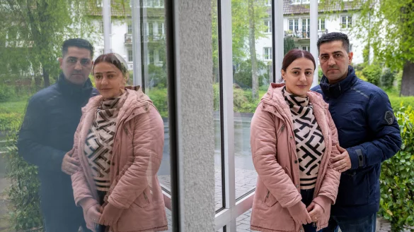 Kurdwin Yousif (29) und Ahmed Haji Saeed (36) leben in Paderborn. Nun droht dem Ehepaar die Abschiebung in den Irak. - &copy; Niklas T&uuml;ns