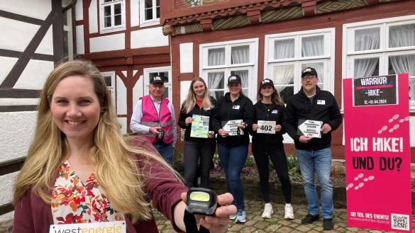 Vertreter der organisierenden Kommunen und des Sponsors Westenergie: Maria Kemker (Westenergie, vorne), (von links) Frank Meier (Extertal), Jasmin Whiting (Blomberg), Denise Kieslich (Schieder-Schwalenberg), Larissa Gr&auml;bner (L&uuml;gde), Bj&ouml;rn Strohmeier (Barntrup). - &copy; Stadt L&uuml;gde