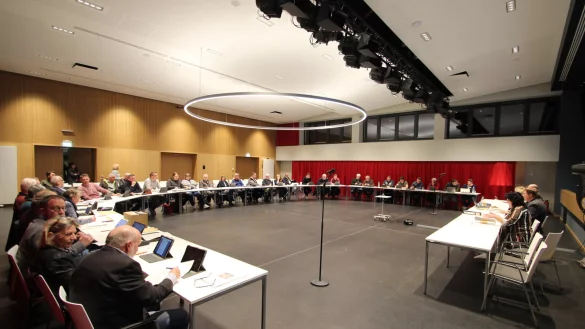 Im Kalletaler Rat - hier eine Sitzung im B&uuml;rgerbegegnungszentrum Hohenhausen - gibt es nach zwei Austritten aus der SPD-Fraktion ein Patt zwischen SPD und Gr&uuml;nen auf der einen Seite und CDU und UKB auf der anderen Seite. - &copy; Jens Rademacher