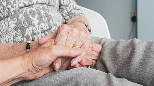 Eine Tagespflegeeinrichtung, Service-Wohnungen sowie eine Demenz-WG sollen im Kreuzungsbereich der Bahnhofstraße, des Gewerbeweges und der Schweibachstraße entstehen. - © Symbolbild: Pixabay