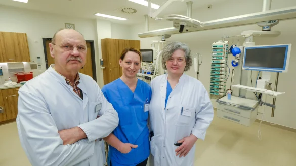 Gewissensfrage Organspende: Als Transplantationsbeauftragte werben Friedhelm Bach, Dorina Zeiger und Ina Vedder (v.l.) daf&uuml;r, sich mit dem Thema zu besch&auml;ftigen und f&uuml;r sich eine Entscheidung zu treffen. - &copy; Andreas Zobe