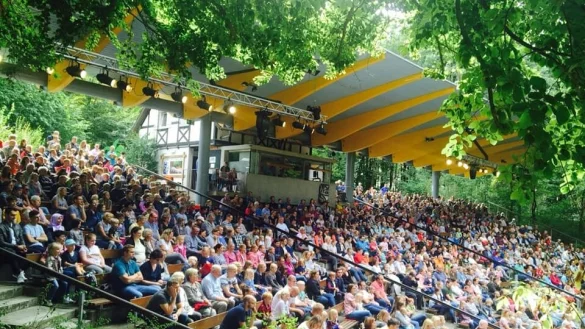 Die Stadt Horn-Bad Meinberg l&auml;dt erneut ihre Senioreninnen und Senioren auf die Freilichtb&uuml;hne Bellenberg ein. - &copy; Freilichtb&uuml;hne Bellenberg