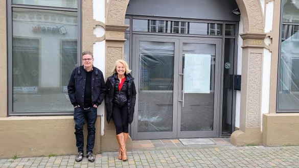 Britta Y. Stricker und Stefan Irrgang wollen sich weiterhin f&uuml;r die Innenstadt einsetzen. Mit gro&szlig;em Erfolg haben sie vor Jahren die Kunstschaufenster umgesetzt. - &copy; Katrin Kantelberg