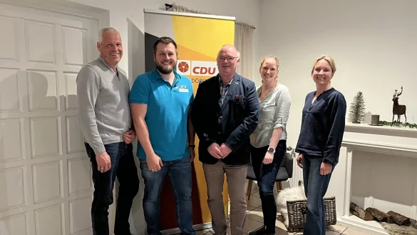Der Vorstand der D&ouml;rentruper CDU mit Kassenwart Martin Corbach (von links), dem Mitgliederbeauftragten S&ouml;ren Goldkuhle, dem Vorsitzenden Jens Sommer, Schriftf&uuml;hrerin Laura Fornefeld und der stellvertretenden Vorsitzenden Mareike Ehlert. - &copy; CDU D&ouml;rentrup
