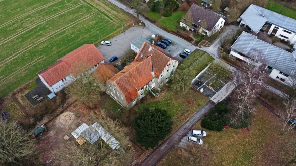 Die alte Schule in L&uuml;erdissen erwacht als Haus der Begegnung zu neuem Leben. - &copy; Nicole Ellerbrake