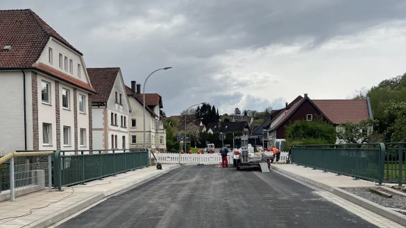 Die Arbeiten an der neuen Bega-Br&uuml;cke sind nahezu abgeschlossen. - &copy; Stra&szlig;en.NRW