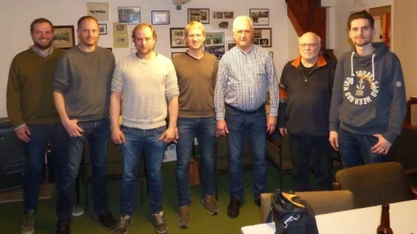 Neu gew&auml;hlter Vorstand der Wehrener Sch&uuml;tzen: Kassierer Tobias Lohmeier, zweiter Kassierer Andreas Meise, Oberst Malte P&ouml;hlker, zweiter Vorsitzender Mattias Fischer, Vorsitzender Thomas Merk, zweiter Gesch&auml;ftsf&uuml;hret Reinhard Reiling und Jugendwart Andr&egrave; Merk (von links). - &copy; Peter Radszuweit