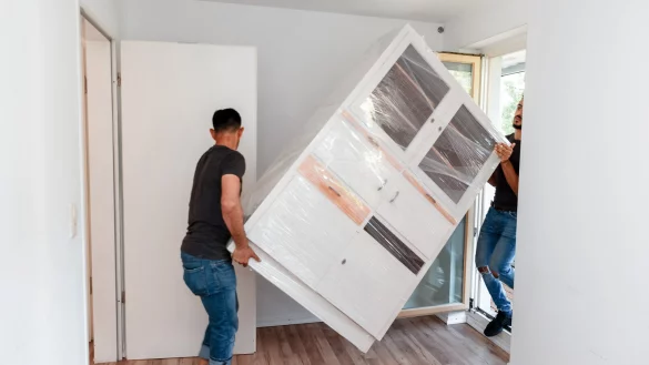 Mit dem Umzug kommt h&auml;ufig das leidige Thema "Ummeldung". - &copy; (c) dpa-tmn