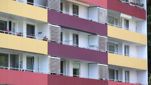 Die aktuellen Zahlen des Statistischen Bundesamtes zeichnen ein besorgniserregendes Bild: Viele Menschen leben hierzulande in Wohnungen, die als &uuml;berbelegt gelten. - &copy; picture alliance / Eibner-Pressefoto