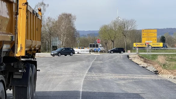 Die L827n f&uuml;hrt k&uuml;nftig direkt von Lothe auf die B239 und weiter auf die Ostwestfalenstra&szlig;e. Berufspendler sparen Zeit und Nerven. - &copy; Silke Buhrmester