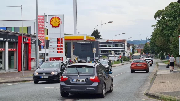 Auf dem Bruchweg in Lemgo herscht viel Verkehr. Da kann es schonmal un&uuml;bersichtlich werden. - &copy; Nadine Uphoff