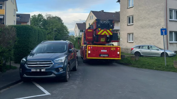 Die Feuerwehr am Einsatzort. - &copy; Feuerwehr Detmold / Rieks