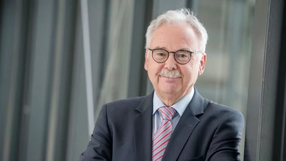 Thomas Feltes (73) ist Jurist, Kriminologe, Polizeiwissenschaftler sowie Strafverteidiger und Autor. Von 2002 bis 2019 war er Inhaber des Lehrstuhls f&uuml;r Kriminologie, Kriminalpolitik und Polizeiwissenschaft an der Juristischen Fakult&auml;t der Ruhr-Universit&auml;t Bochum. - &copy; RUB, Marquard