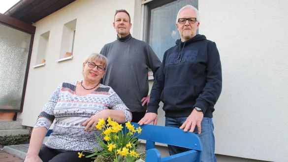 W&auml;hlergemeinschaft ohne Fraktionszwang, aber mit rundem Geburtstag: Vereinsvorsitzende Brigitte L&auml;hnemann (von links), Fraktionsvorsitzender Ingo M&uuml;hlenmeier und Vereinsvize Frank Puls von den UKB. - &copy; Jens Rademacher