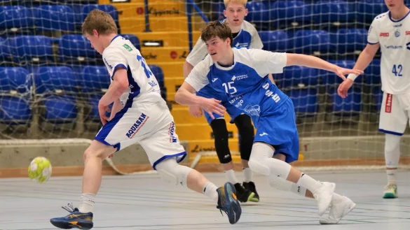 Len Kehrmann (Mitte) ist hinten wie vorne ein wichtiger Baustein in der Lemgoer B-Jugend. - &copy; J&ouml;rg Hagemann