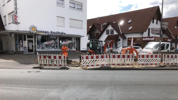 Im Sommer 2022 ist im Heidenoldendorfer Ortskern bereits Glasfaser verlegt worden. - &copy; Gunnar M&uuml;ller