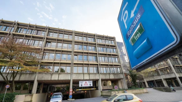 Tatort Tiefgarage: Im 2. Untergeschoss des Rathaus-Parkhauses wurde jetzt eine &auml;ltere Dame von einer Frau mit Pistole &uuml;berfallen. - &copy; Dennis Angenendt