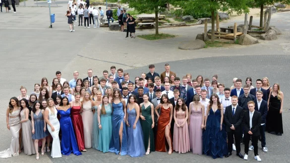 Die Abiturienten der Felix-Fechenbach-Gesamtschule auf einen Blick. - &copy; Karin Prignitz
