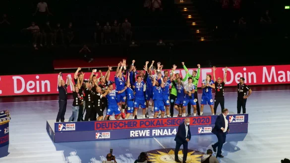 Lemgo jubelt und die Pr&auml;sidenten gehen in Deckung. - &copy; J&ouml;rg Hagemann